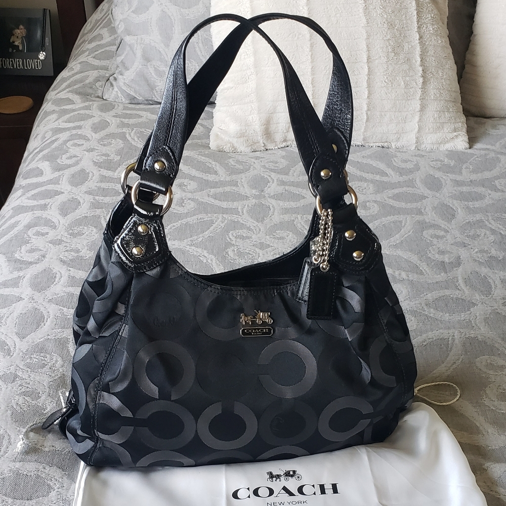 Black Coach emblem purse 🖤